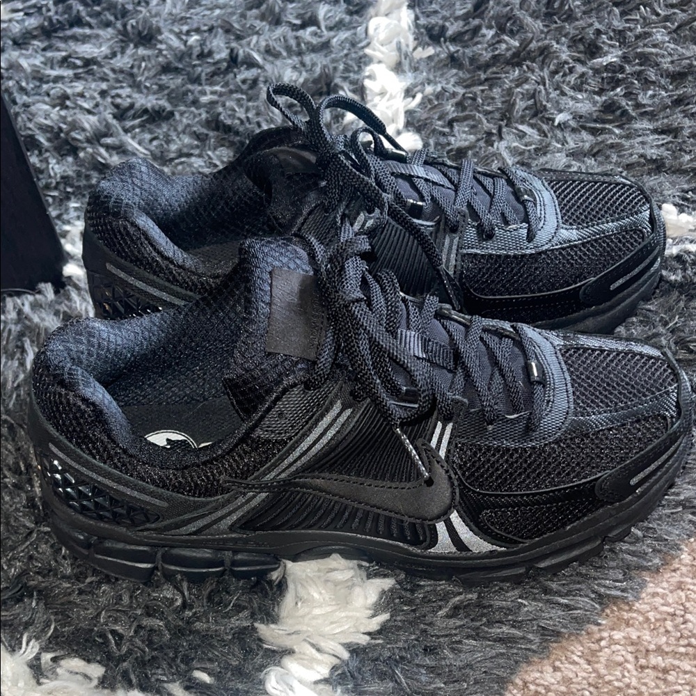 Men's Black Nike Vomero 5 Size 8.5